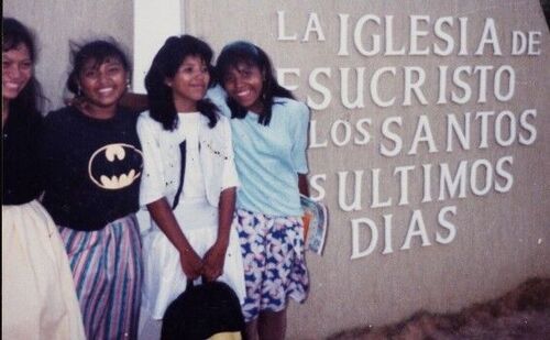 Grupo de mujeres Joveens de la Etnia WAYU (GOAJIROS) Brrio Libertador. Maracaibo
Jose Concepcion Raga Zambrano
20 May 2003