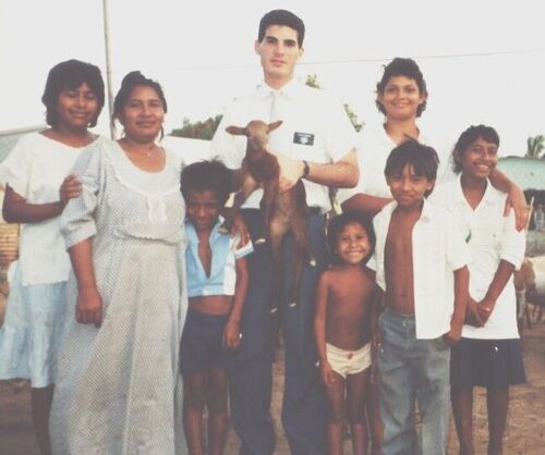Elder Kawham y una familia Goajira en la zona de Cujicito - el Mamon. 1991.
Jose Concepcion Raga Zambrano
30 Jun 2003