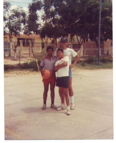 Elder Guanare, Elder Diaz y el Elder Silva!!!
Los Lakers de Maracaibo. 84-85.
Ginette Acevedo de Diaz
27 Oct 2003