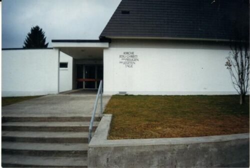 Esta foto corresponde a la capilla de Ebnat-Kappel en Suiza en un viaje que hice en el 2001
Ernesto Jose Herrera
21 Apr 2004