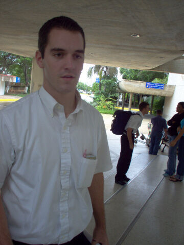 En el aeropuerto (Oct.24-2005)
Familia Padilla
01 Nov 2005