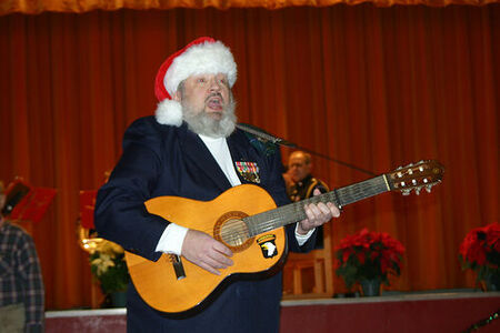 John Mallernee, performing CHRISTMAS EVE IN WASHINGTON, for the annual tree lighting ceremony at the Armed Forces Retirement Home.
John Robert Mallernee
19 Oct 2008
