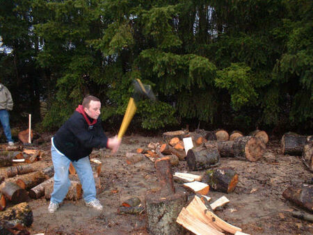 Elder Mathusek doing service
Jeffry Paul Beaty
23 Apr 2007