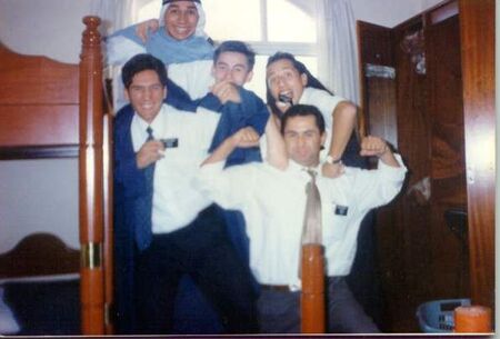 Estos son los elderes del grupo 215 del CCM de Buenos Aires. no teniamos permitdo tomar fotos dentro del CCM por lo que tuvimos que hacerlo repido.
Fernando  Galindez
08 May 2003