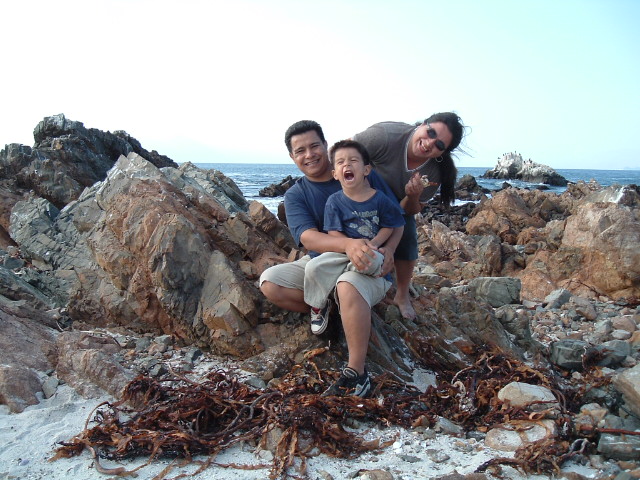 aqui estamos en antofagasta,chile en abril de 2004.fuimos a casa de un gran amigo que vivio enmicasa y salio a la mision santiago,sur.
Ruben Marcelo Prado
29 Jun 2004