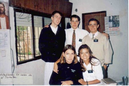 aca estabamos, estudiando en la pension de terraza y evans, (lipari, reynolds, evans hna sanchez y yo
Ilse  Alvarez
09 Feb 2006