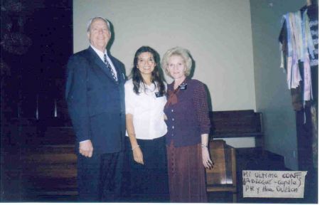 junto a mi queridisimo Pte. Oveson y su esposa Hna Dixie
Ilse  Alvarez
09 Feb 2006