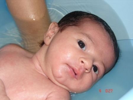 Roxana y yo queremos presentarles a Tomas, nuestro primer hijo, nacio el pasado 8/5/2006.
Nos sentimos muy bendecidos por Nuestro Padre Celestial y a la vez muy agradecidos por ésta hermosa responsabilidad que se nos ha encomendado. Tomas ha renovado nuestro hogar en todo sentido.
Pablo M. Lipari
05 Jun 2006