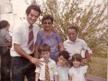 FUIMOS UNA RAZA DE LA CUAL SE TIENE POCA MEMORIA, PERO NO ESTAMOS DESAPARECIDOS ( Aunque permanecemos en franca extinción...jjeje..! )
ANTONIO HERCULES PALERMO
08 Mar 2012