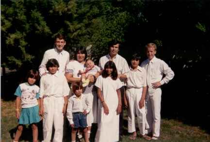 This is the Fernandez family in Hurlingham. I have had some contact with this family over the years. What a rad family. The 2 older boys have both already gone on missions! Boy the time sue flies!
Joshua  Frazier
19 Jan 2005