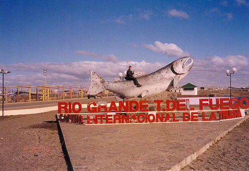 Tribute to all the flyfishing in Rio Grande -- the International Trout Capital according to the sign here.
Jacob Stewart Tripp
03 Mar 2005