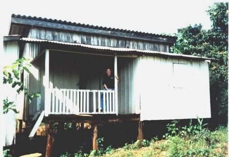 Hna. Rutledge en la casita que alquilamos y arreglamos (junto con otros misioneros) para las reuniones del domingo.
Silvia Monica Sanchez
27 Nov 2001