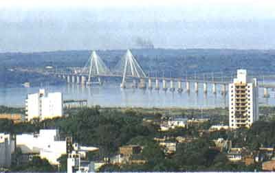 Looking from Posadas, Misiones at el Puente Internacional San Roque de Santa Cruz and Paraguay across the Parana River.
David William Steadman
08 Sep 2002