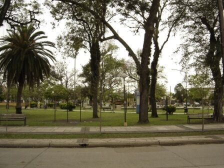 La plaza que esta en frente de la capilla de Resistencia 1. Le han puesto muchos juegos para los niños. La gente va a correr y hacer gimnasia
Axel Pablo Cecchi
07 Oct 2006