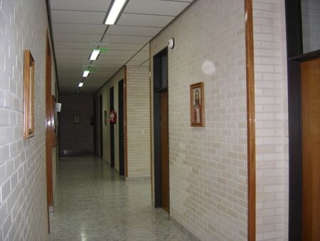 Anta aca estaba el salon sacramental, la pila bautismal, la cocina y las aulas
Axel Pablo Cecchi
10 Nov 2006