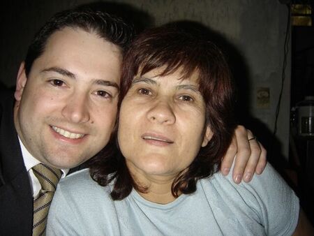 Creo que fue la mama de muchos de nosotros. Diempre nos ayudaba dandonos de comer, revelandonos las fotos en Paraguay porque estaba mas barato, etc. Una genia
Axel Pablo Cecchi
10 Nov 2006