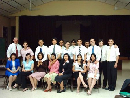 El día martes, 13 de diciembre de 2005, nos reunimos con El Pte. Spitale, su esposa y su hija.
Fortalecimos nuestros testimonios, compartimos de las experiencias al regresar y en la actualidad.
Invitadas de honor, Las Esposas y Futuras (Novias)
Pablo Ariel Mendoza
18 Jan 2006