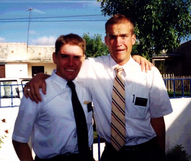 Elder Rosell con mi segundo compañero, el Elder Woolsey. Marzo de 1999
Mauro Andrés Rosell
28 Mar 2008