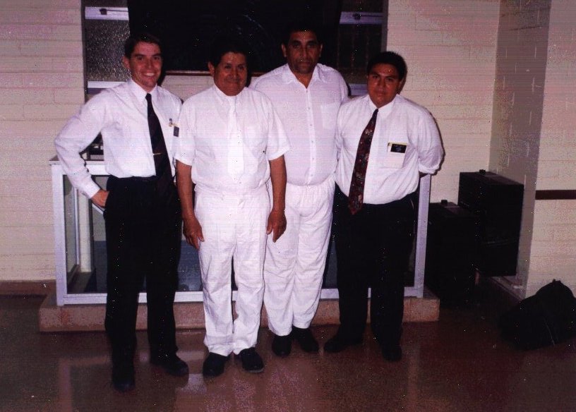 El Bautismo de Eduardo Pedro Duffor, en Cañada de Gómez.
de izq. a der. : E. Rosell, Rafael Bustamante (amigo y bautizador), Pedro Duffor, E. Cuello. 2 de mayo de 1999.
Mauro Andrés Rosell
28 Mar 2008