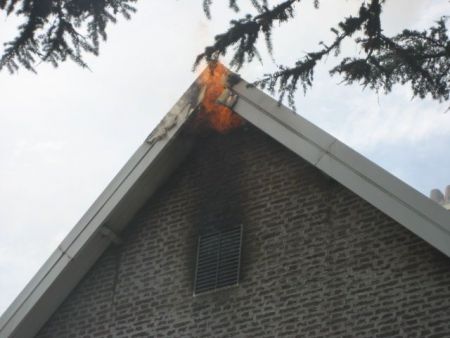 El incendio ocurrió el 10 de Enero de 2007 cuando se estaban terminando unas reparaciones en el entretecho.
No hubo personas lastimadas, por suerte el Pte. de Misión y su familia estaban de gira cuando ocurrió esto.
Sebastian Daniel Huarte
19 Jan 2007