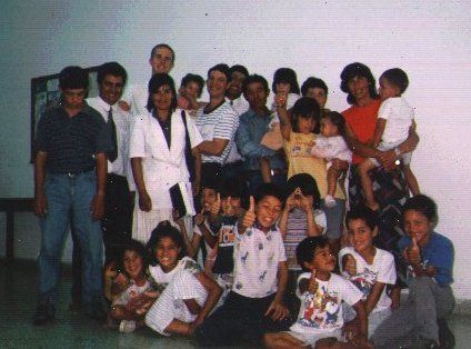 El Elder Keddington con varios miembros de la Rama Vera, luego del bautismo de la familia Barbona.  Se puede ver al Presidente Silva (segundo parado desde la izq.), la familia Barbona, la familia Navarrete y varios miembros mas, en especial niños.  Noviembre de 1998.
Mauro Andrés Rosell
08 Apr 2008