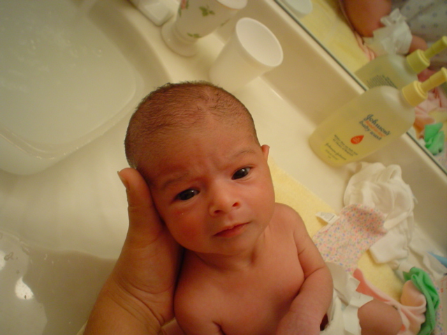 Nacio el 25 de febrero.  Mi esposa y yo somos muy felices con nuestra hijita.
Jason P Stocking
26 Mar 2004