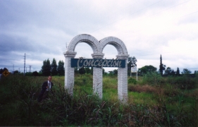 There are two of these signs on the freeway by Concepcion--one at the entrance and one at the exit. See how green it all is?
David  Sallay
24 May 2004