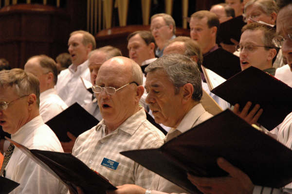 Se realizó un sueño del Pte. Aguilar cuando cantó con el Coro del Tabernaculo Mormón durante un ensayo en Utah el 28 de abril de 2005.
Darren Ray Poulsen
13 May 2005
