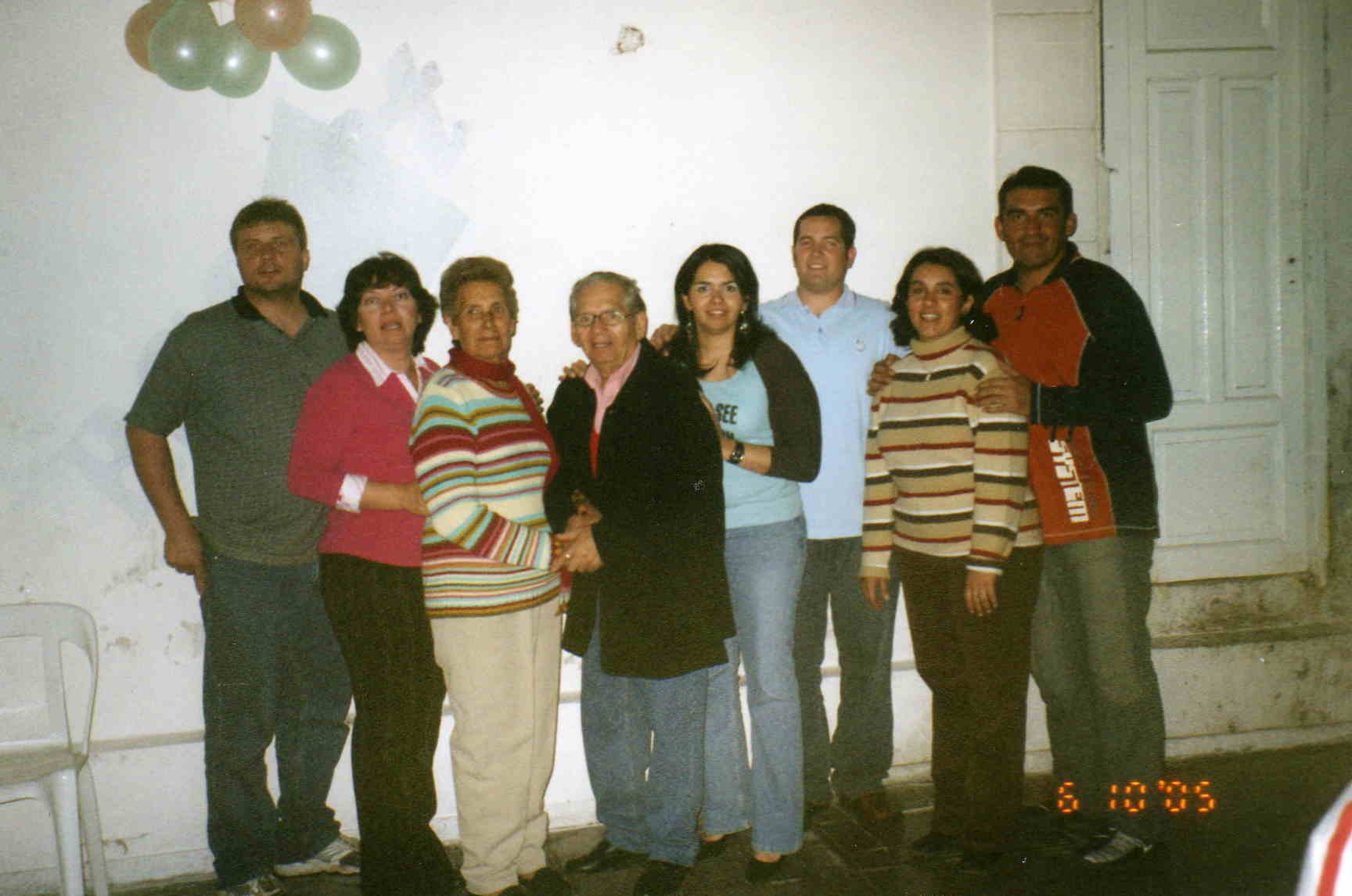 Para el aniversario de mis suegros, Silvia y sus hermanos juntos despues de 4 años.
Jonathan Dunn Vowles
07 Aug 2005