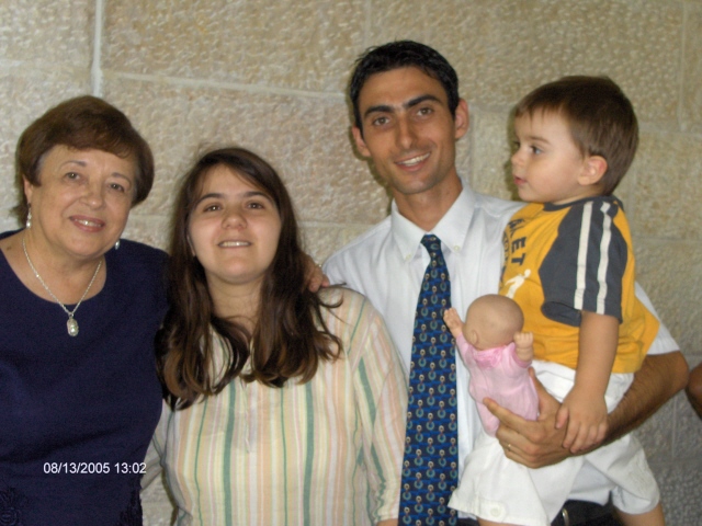AQUI ESTAMOS CON MI ESPOSO Y MI HIJO MAYOR EN LOS PASILLOS DE BYE JERUSALEM CON LA HERMANA MISIONERA ,ELLA ES LA ESPOSA DEL PRESIDENTE DE LA RAMA Y SON UN MATRIMONIO MISIONERO COMO TODA LA PRESIDENCIA DEL DISTRITO
Marina Celeste Di Virgilio
16 Aug 2005