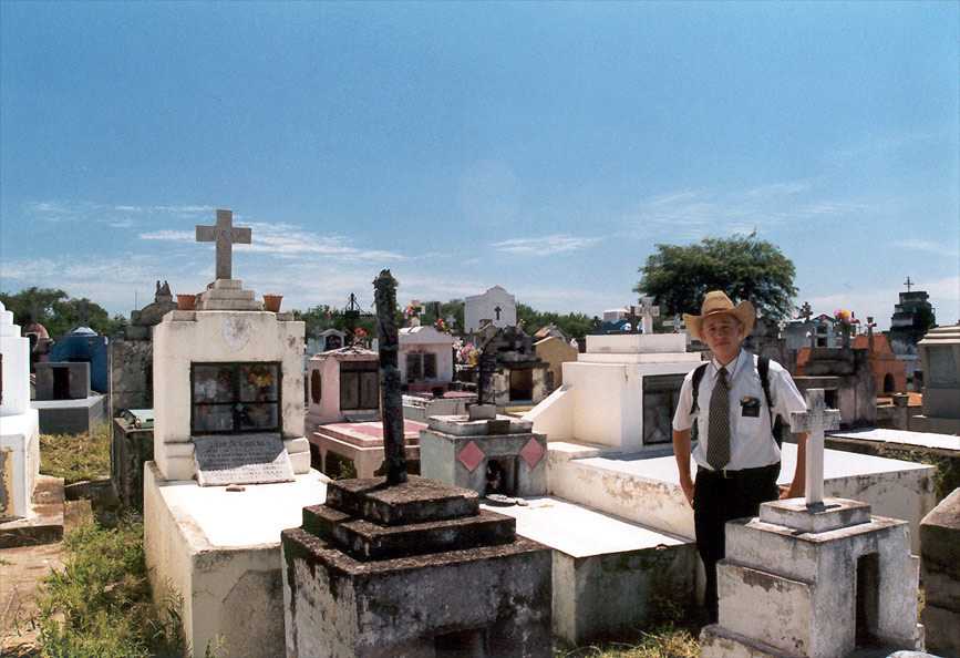 Elder Barlow in the JV Gonzalez Cemetary
Justin  Barlow
23 Sep 2005
