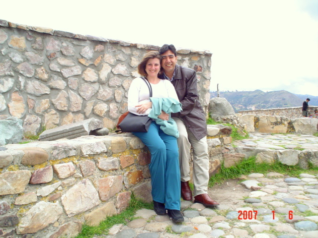 Queridos amigos: deseo compartirles mi felicidad! Estoy viviendo en Perú y pronto estaré casándome con el amor de mi vida! Les mando una foto. estamos en la provincia de Cajamarca, Perú. Les envío todo mi cariño y mis deseos de muchísima felicidad para todos los enamorados en éste  mes.
Con cariño...
Patita
Patricia Monica Alfaro
02 Feb 2007