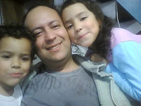 Una foto de los chicos con su papi! 
Aldo
Aldo Fabian Parodi
28 May 2010