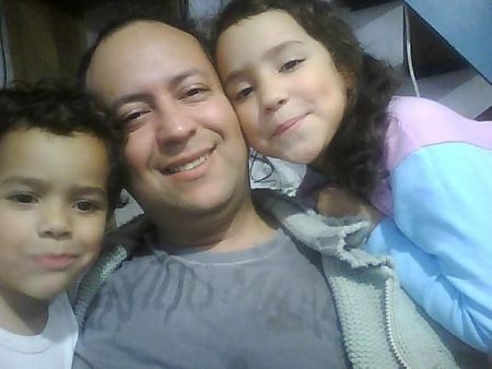 Una foto de los chicos con su papi! 
Aldo
Aldo Fabian Parodi
28 May 2010
