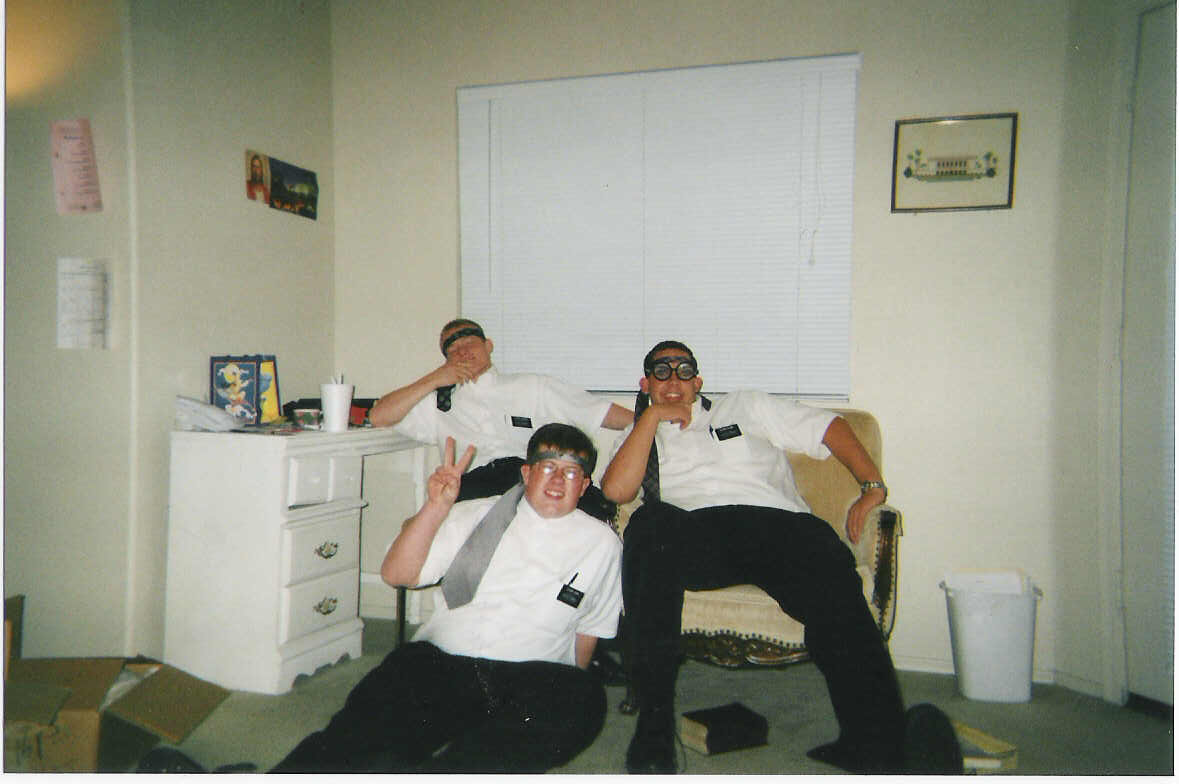 This is a picturefrom the mission.  Elders did goof off sometimes
Bill A. Loski
04 Oct 2004