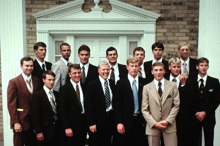The large group of Elders going home.  August, 1978
Ray S Davis
06 Oct 2002