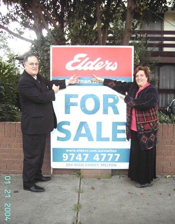 President & Sister Warner outside of the Schwabe's home for sale 21 January 2004.
They thought some Elders might be worth selling :)
Andy & Jan Schwabe
11 Feb 2009