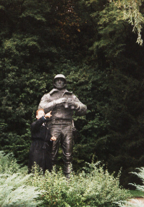 Here I am letting General patton know where the enemy is. Located in Luxembourg a memorial site close to where he died in a jeep accident.
Don  Sagle
21 May 2003