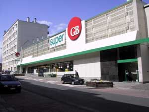 C'mon.....all you who served in Belgium know to be sure to have the right coin (10FF wouldn't fit) to get the shopping cart.  And where the chocolate aisle was.  I never did figure out what Speculoos was, but I always bought a package.  In fact, my cart usually had the same stuff each week.
Bill  Hartsell
27 Mar 2005