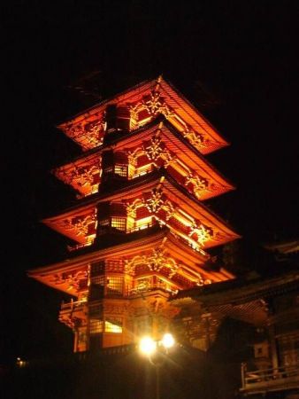 La Tour Japonaise la nuit.
Daniel DENIS
23 Jul 2003