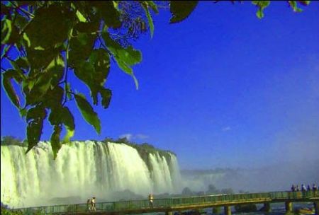 Iguaçu Falls.
Brandon Barrick and Jouber Calixto
20 Apr 2003
