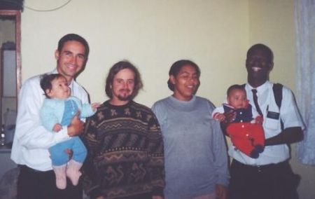 Foi uma família muito especial que estavamos ensinando. ( E. da Silva e E. Matias ) 
As crianças são gemeas.
Roberto A. da Silva
11 May 2004