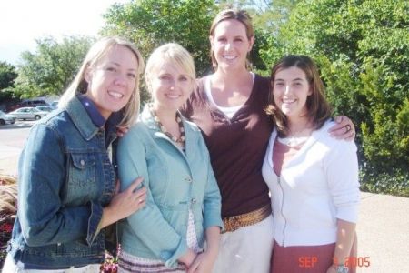 Foto tirada no Templo de Jordan River no dia da sessão em Português.
S. Melo, S. Watson, S. Scott e S. Copus.
Carolina  Melo (Lima)
09 Sep 2005