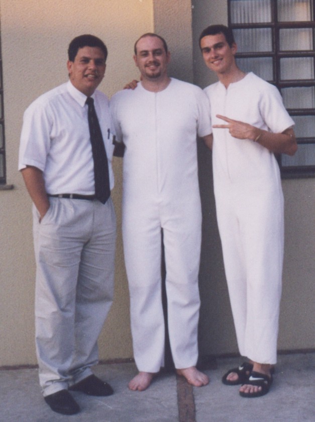 Batismo de Alex e meu companheiro Elder Guymon.
Moroni Ferreira da Silva
26 Jan 2004