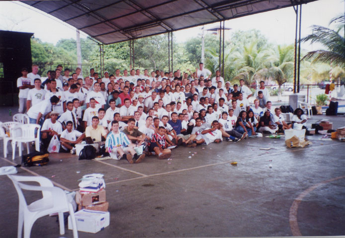 Reuniao da missao de Natal 1999. Todo mundo de Belem e perto e tambem veio os guerreiros de Maranhao. Jogamos futebol e comemos ate o po.
Michael Spencer Parker
21 Feb 2006