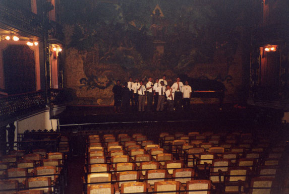 A Zona Belem cantando no Teatro da Paz no centro de Belem.
Michael Spencer Parker
21 Feb 2006