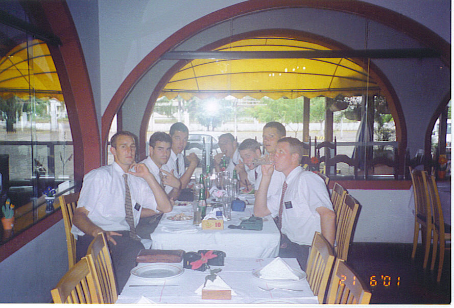 Fomos para comer com os elderes bem antes de ir embora
William R Giddens
01 Mar 2006