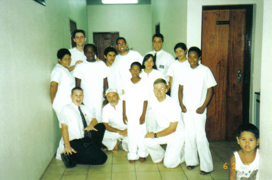 Só famílias de poder... da esq para a dir: E. Feliciano, E. J da Silva, E. Macario, E. Madsen e E. McCrory
Ricardo Alexandre Feliciano
15 Dec 2006