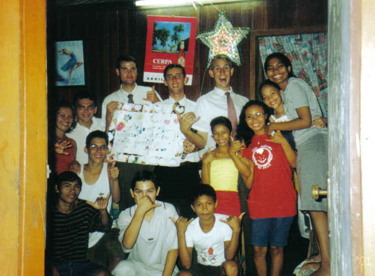 Foi a noite familiar mais animada que eu já vi!!! Da esq. para dir: E. Wilberg, E. Feliciano e E. Meru
Ricardo Alexandre Feliciano
15 Dec 2006