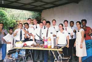 depois de construirmos fonte batismal nos comemos
Dana Noelle Mace
05 Apr 2007